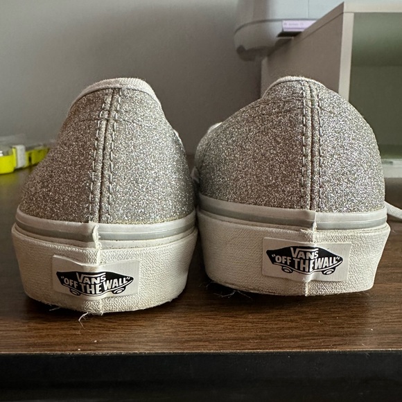 Vans - Picture 5 of 6